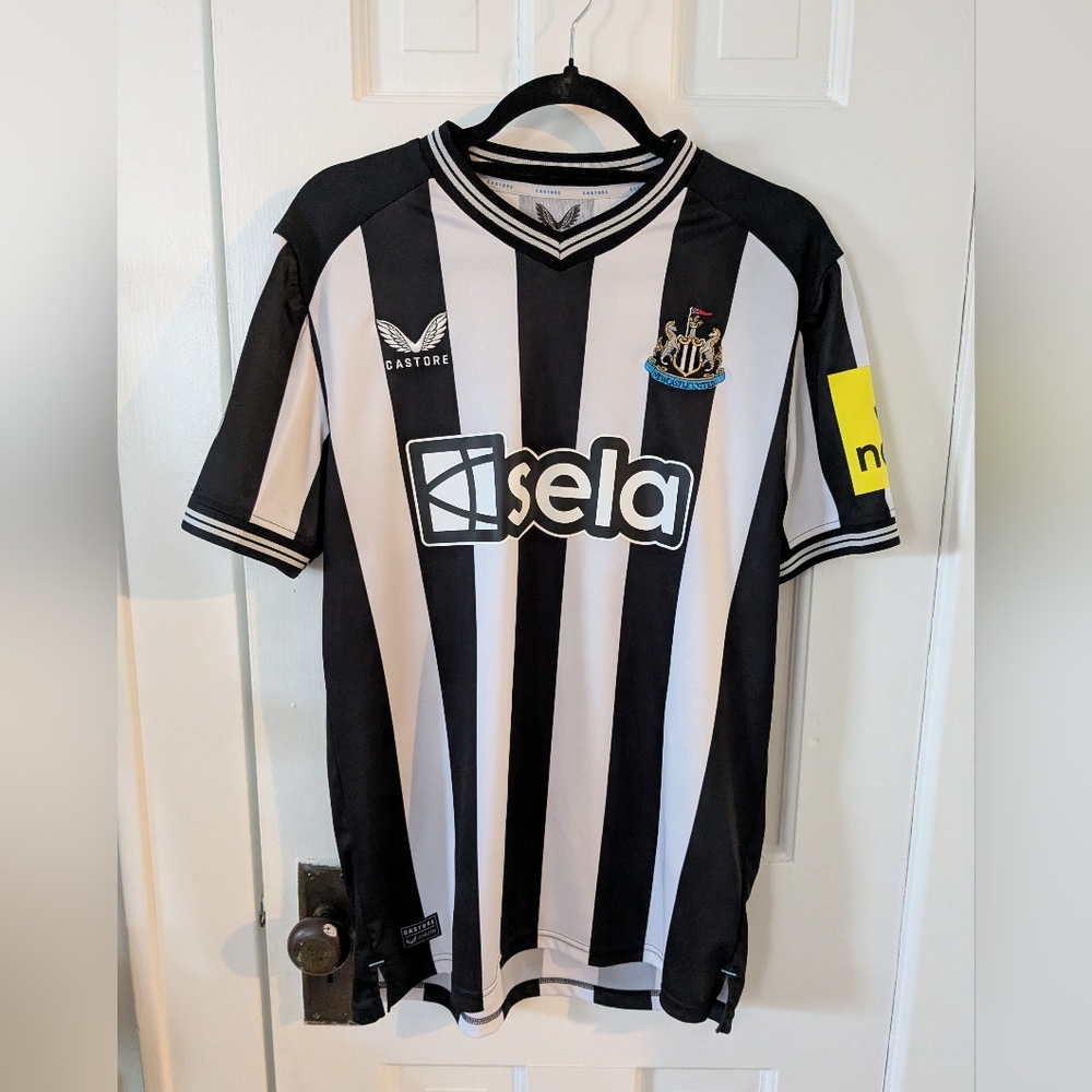 Newcastle United 23/24 Home Kit feat. Wilson Size M